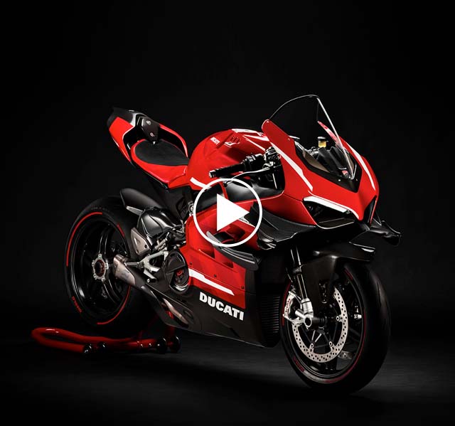Unboxing Ducati Superleggera V4