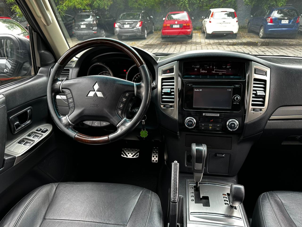 Mitsubishi Montero 2017